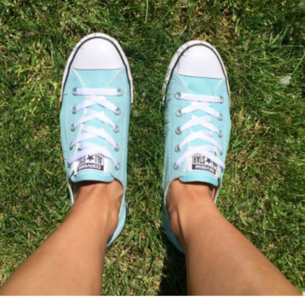 EUC CTAS Converse Ox Poolside 147142F (6M, 8W) KICKS
